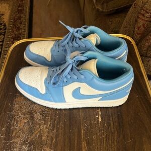 Nike Jordan 1 lows blue